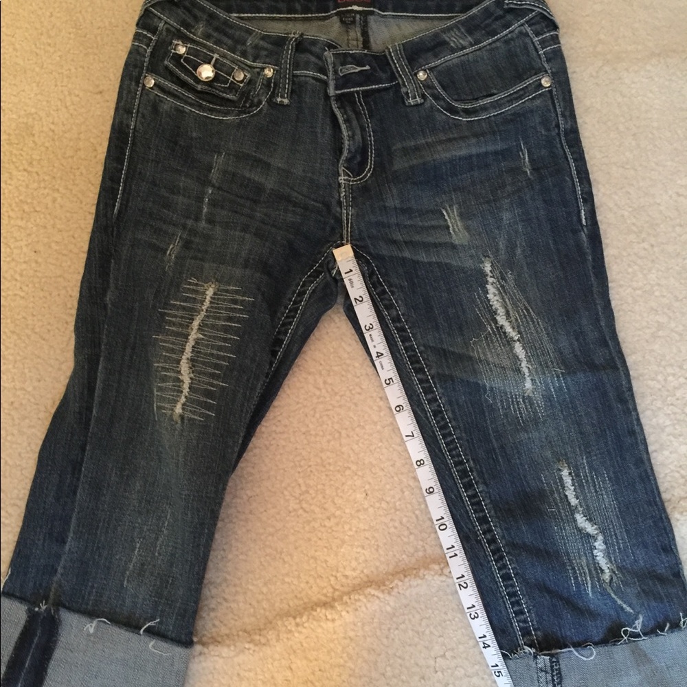 2b Bebe Jean Capri Distressed Size 28